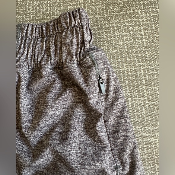 Lululemon Women's Heather Gray Hotty Hot  Athletic Shorts - Picture 4 of 9